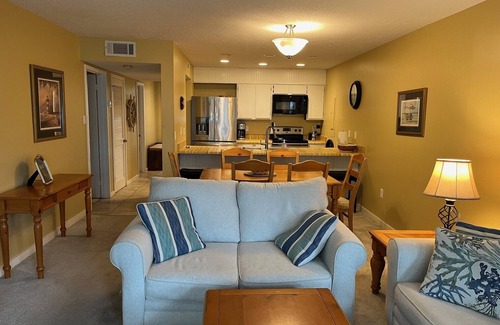 Palmetto Dunes Condo | Pet-Friendly Condo Near the Beach with Pool & Ocean View