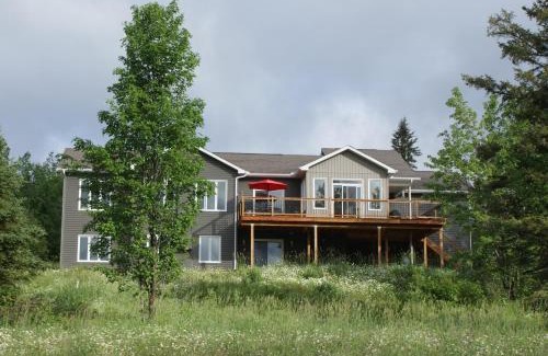 Calvin Bed & Breakfast | Pet-Friendly Retreat: Top of Algonquin Bed and Breakfast