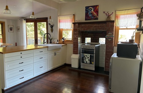Warburton House | Top of Ferndale: Guest Rated 10/10 with Pool and Breakfast