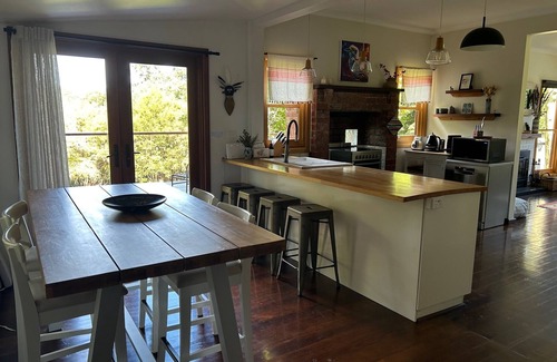 Warburton House | Top of Ferndale: Guest Rated 10/10 with Pool and Breakfast