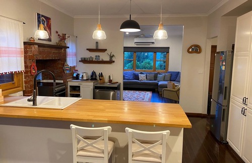 Warburton House | Top of Ferndale: Guest Rated 10/10 with Pool and Breakfast