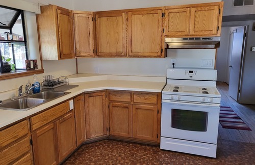 Truth or Consequences House | Convenient Location Near Public Golf Course & Pet Friendly
