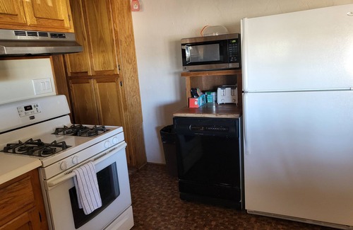 Truth or Consequences House | Convenient Location Near Public Golf Course & Pet Friendly