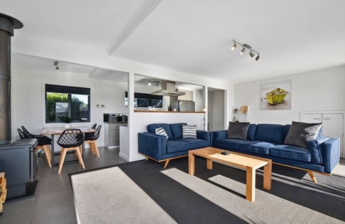 Akaroa House | Oceanfront Retreat at Top Of The Bay, Akaroa - 8.8/10 Rating