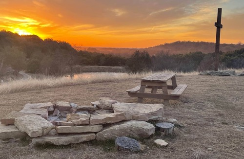 Jacksboro RV Rental | Top of the Dam Campground: Pet-Friendly & Breakfast Included