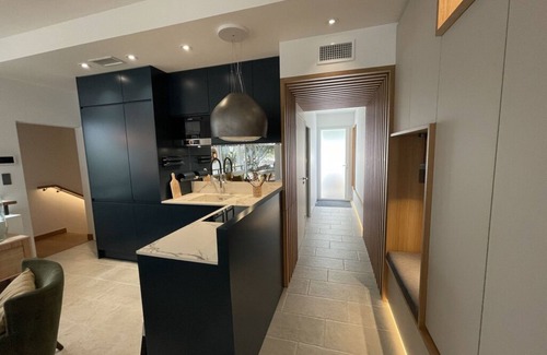 Les Sables d'Olonne Apartment | Premium Apartment Steps from the Sea - Rated 10/10!