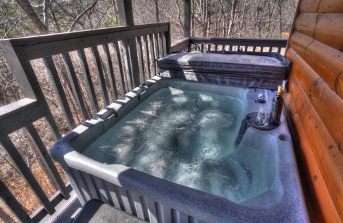 Cleveland House | Premier Treehouse Retreat Near Helen, Georgia with Hot Tub