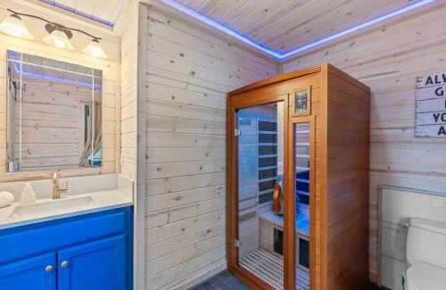 Cleveland House | Premier Treehouse Retreat Near Helen, Georgia with Hot Tub