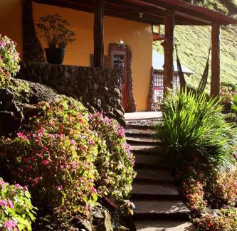 Cerro Punta Ski Chalet | Experience The Eagles Nest: Family-Friendly Mountain Retreat