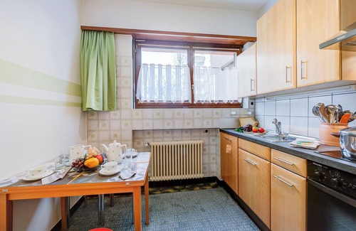Viganello Apartment | Discover Top Of The Spots: Family-Friendly & Spa Amenities