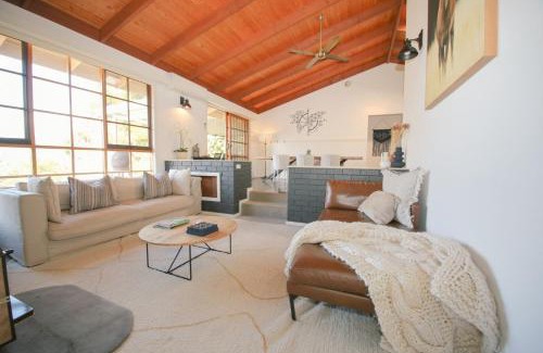 Bright House | Discover Top Of The Town with Poolside Relaxation