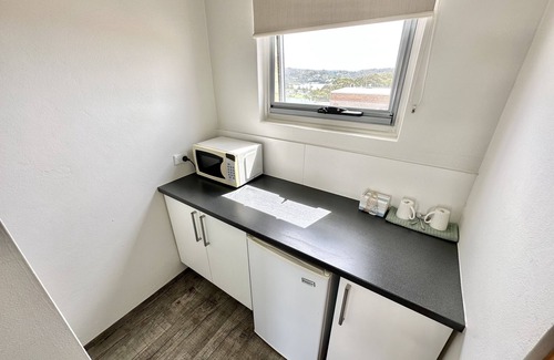 Narooma Hotel | Inviting Top of the Town Motel Narooma: Pool & Breakfast