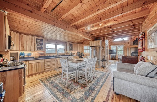 Howard Cabin | Experience Cloud Nine at Top of the World Hotel!