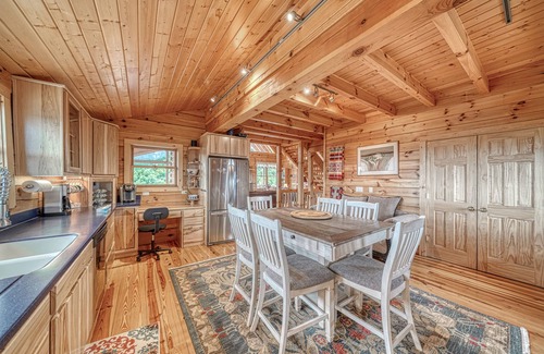 Howard Cabin | Experience Cloud Nine at Top of the World Hotel!