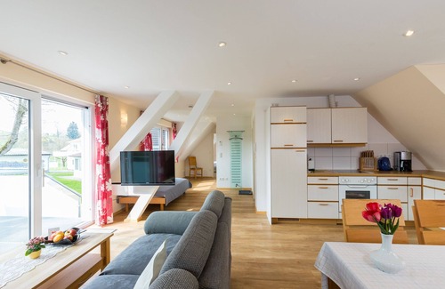 Ueberlingen House | Tranquil Retreat with Ocean View & Free WiFi - Rated 9.8