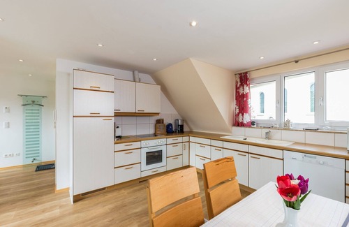 Ueberlingen House | Tranquil Retreat with Ocean View & Free WiFi - Rated 9.8