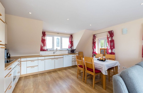 Ueberlingen House | Tranquil Retreat with Ocean View & Free WiFi - Rated 9.8