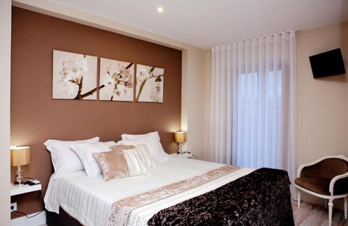 Barcelos House | Top'Otel: Family-Friendly Stay with Great Dining Options