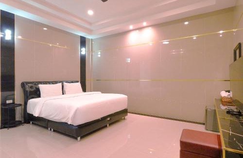 Central Pattaya Villa | Prime Oceanfront Pool Villa B5: Rated 9/10 by Guests