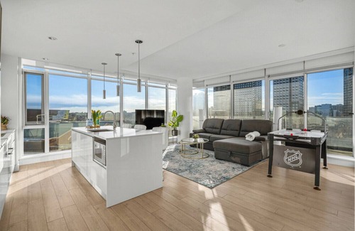 Victoria Park Apartment | Convenient Stay: 5-Min Walk to Stampede & Family Friendly