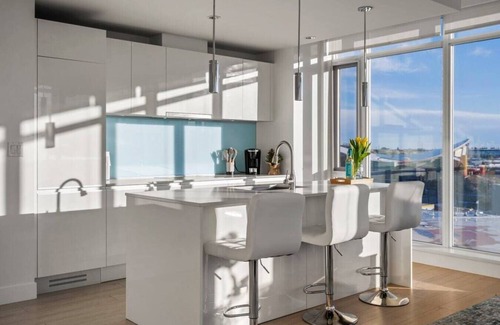 Victoria Park Apartment | Convenient Stay: 5-Min Walk to Stampede & Family Friendly