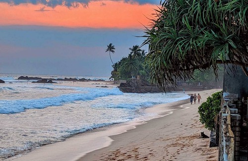 Unawatuna Villa | Top-Rated Beachfront Villa in Talpe, Ideal for Families
