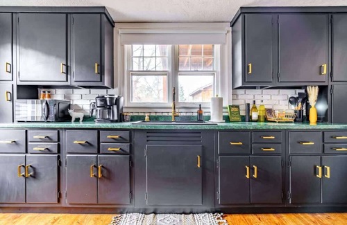 Chillicothe House | Modern Hotel | Pet Friendly & Free Parking in Downtown