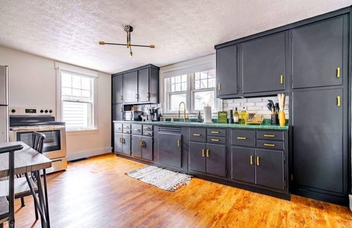 Chillicothe House | Modern Hotel | Pet Friendly & Free Parking in Downtown