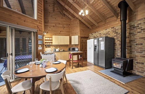 Valla House | Top Rated Ann's Coastal Haven: Guest Rated 9.8 with Spa & Hot Tub