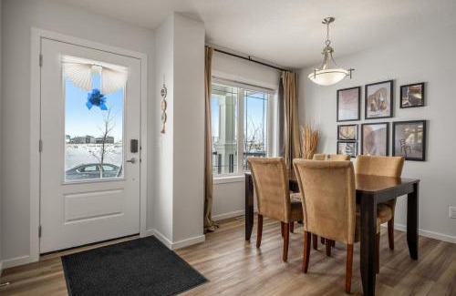 Calgary House | Top Rated Home with Private Garage, Near Airport, Free Banff Pass, Netflix, Sleeps 8