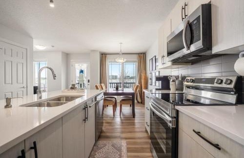 Calgary House | Top Rated Home with Private Garage, Near Airport, Free Banff Pass, Netflix, Sleeps 8