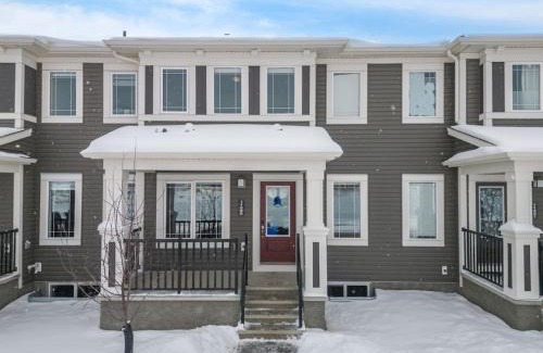 Calgary House | Top Rated Home with Private Garage, Near Airport, Free Banff Pass, Netflix, Sleeps 8