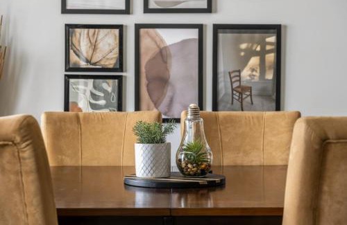 Calgary House | Top Rated Home with Private Garage, Near Airport, Free Banff Pass, Netflix, Sleeps 8