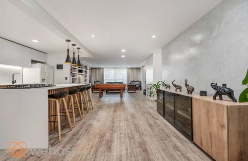 Las Lomas I Apartment | Prime Location Hotel in Serene Poblado Area - Family Friendly