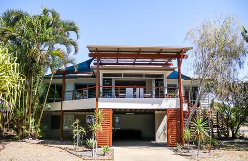 Urangan House | Pet & Child Friendly Retreat: Experience Top Tier Comfort