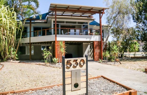 Urangan House | Pet & Child Friendly Retreat: Experience Top Tier Comfort