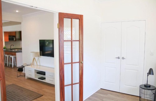 Urangan House | Pet & Child Friendly Retreat: Experience Top Tier Comfort