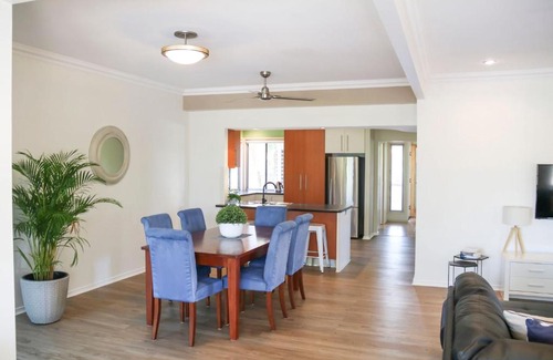 Urangan House | Pet & Child Friendly Retreat: Experience Top Tier Comfort