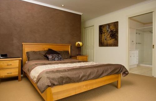 Merimbula House | Unforgettable Views at Lakewood - Pet Friendly & Family Ready