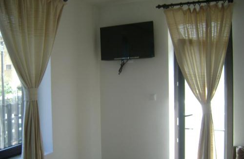 Zlatograd House | Topalovi Guest House: Family-Friendly Retreat with Kitchen