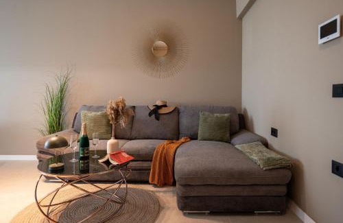 Mamaia-Sat Apartment | Topaz 103 Apartment in Odyssey Spa&Pool-parking