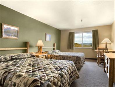 Topaz Lake Hotel | Discover Topaz Lodge: Pet-Friendly Retreat with Family Amenities