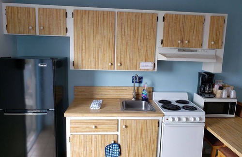Flagler Beach Hotel | Discover Topaz Motel: Family-Friendly with Pool & Dining