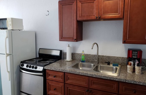 Flagler Beach Hotel | Discover Topaz Motel: Family-Friendly with Pool & Dining