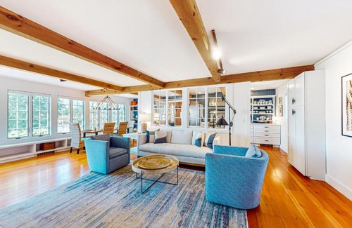 Wiscasset House | Family-Friendly Stays at Topgallant Hotel Awaits You