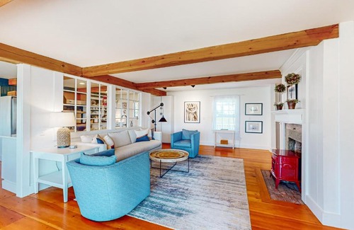 Wiscasset House | Family-Friendly Stays at Topgallant Hotel Awaits You