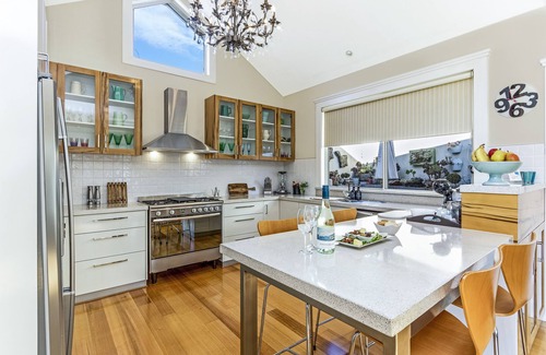 West Launceston Apartment | Topiary Haven: Guest Rated 10/10 with Family-Friendly Amenities