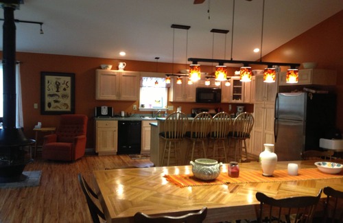 Catawissa Cottage | Guest Rated 9.8: 'Topl' In’ Creek-Side Cottage Retreat