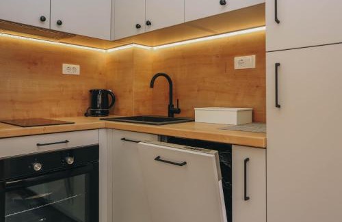 Bijeli do Apartment | Discover Toplish 1: Ideal Family Getaway in Budva