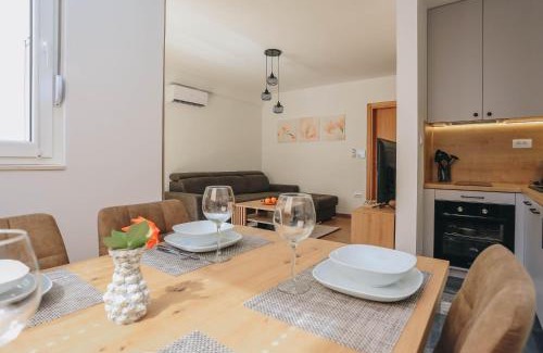 Bijeli do Apartment | Discover Toplish 1: Ideal Family Getaway in Budva
